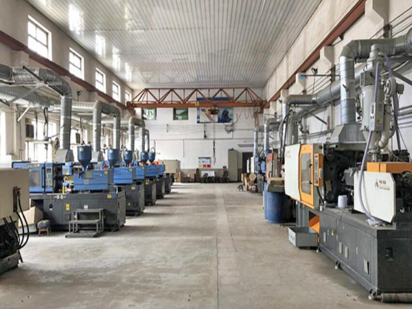 尼龙滑轮车间设备